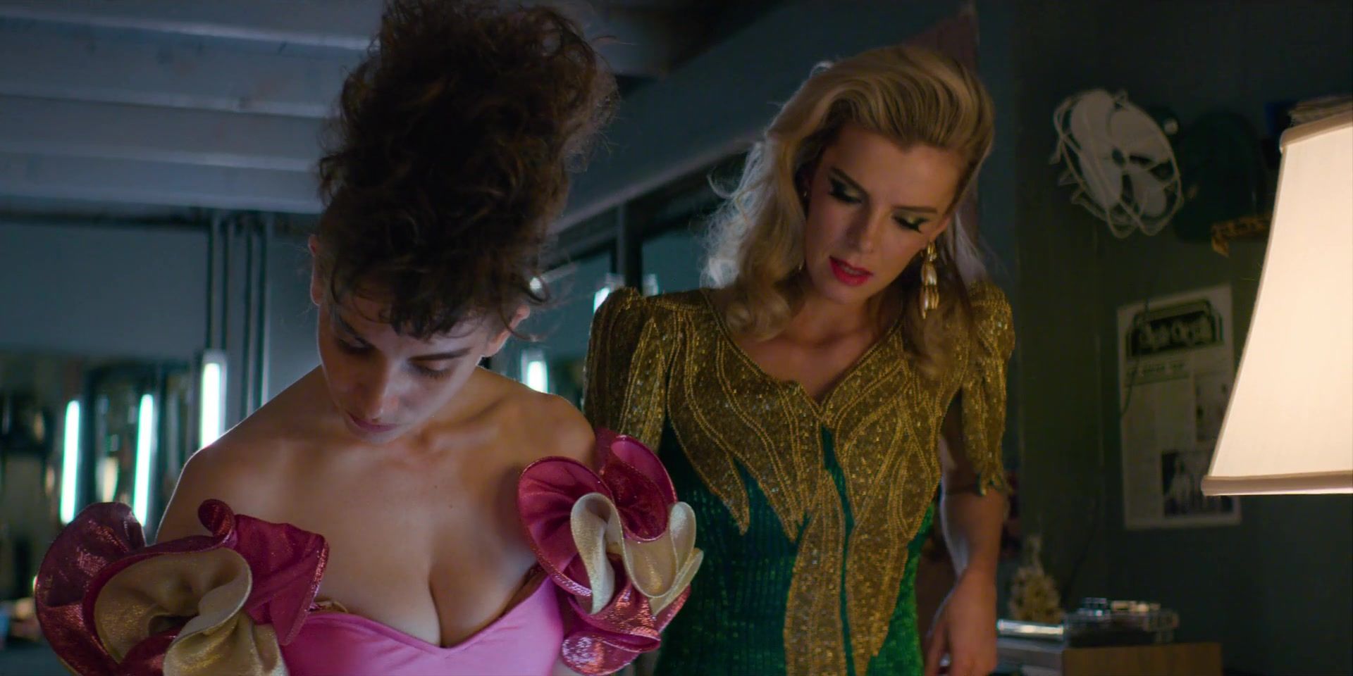 CameraBoys Alison Brie, Kate Nash nude - Glow s03e08-10 (2019) Pick Up
