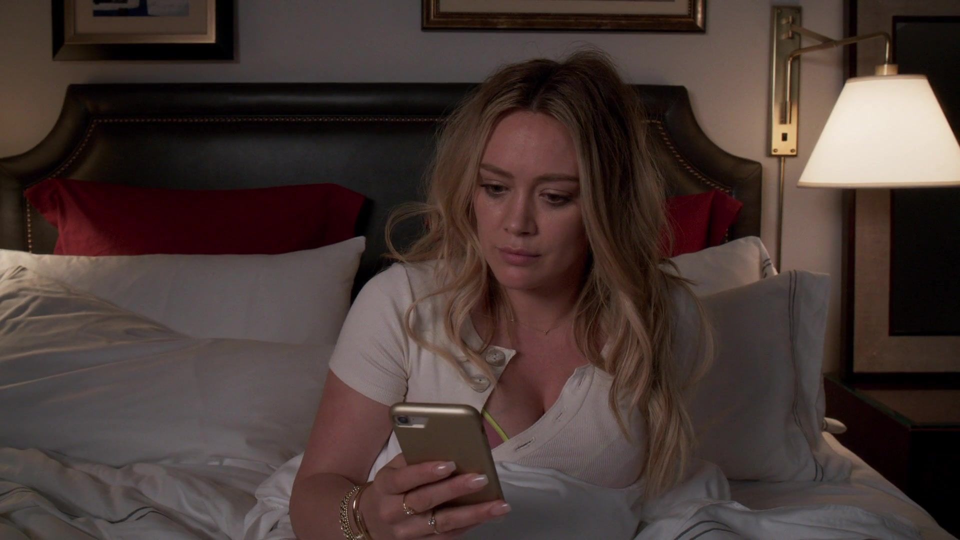 Paxum Hilary Duff nude - Younger s06e10 (2019) Adultlinker - 1