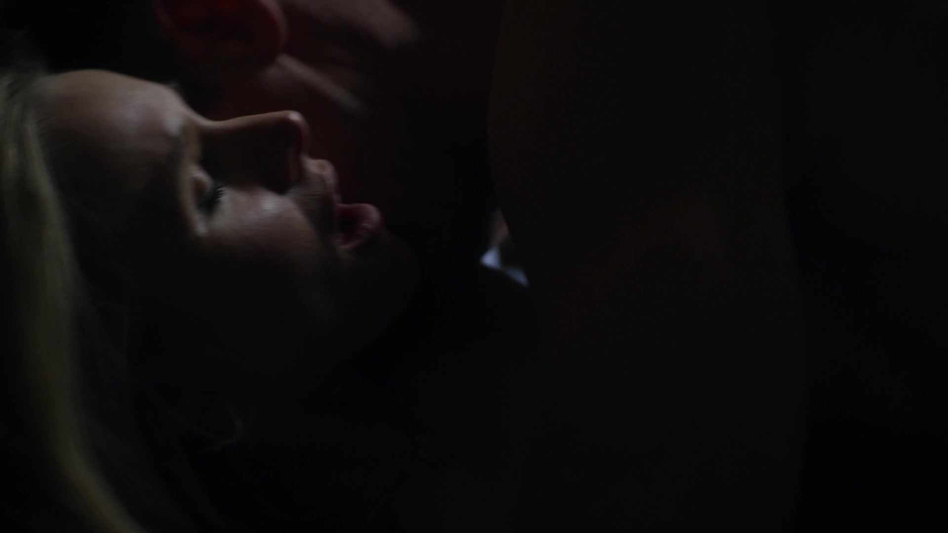 Reversecowgirl Kristen Bell nude - Veronica Mars s04e01 (2019) Face Sitting - 1