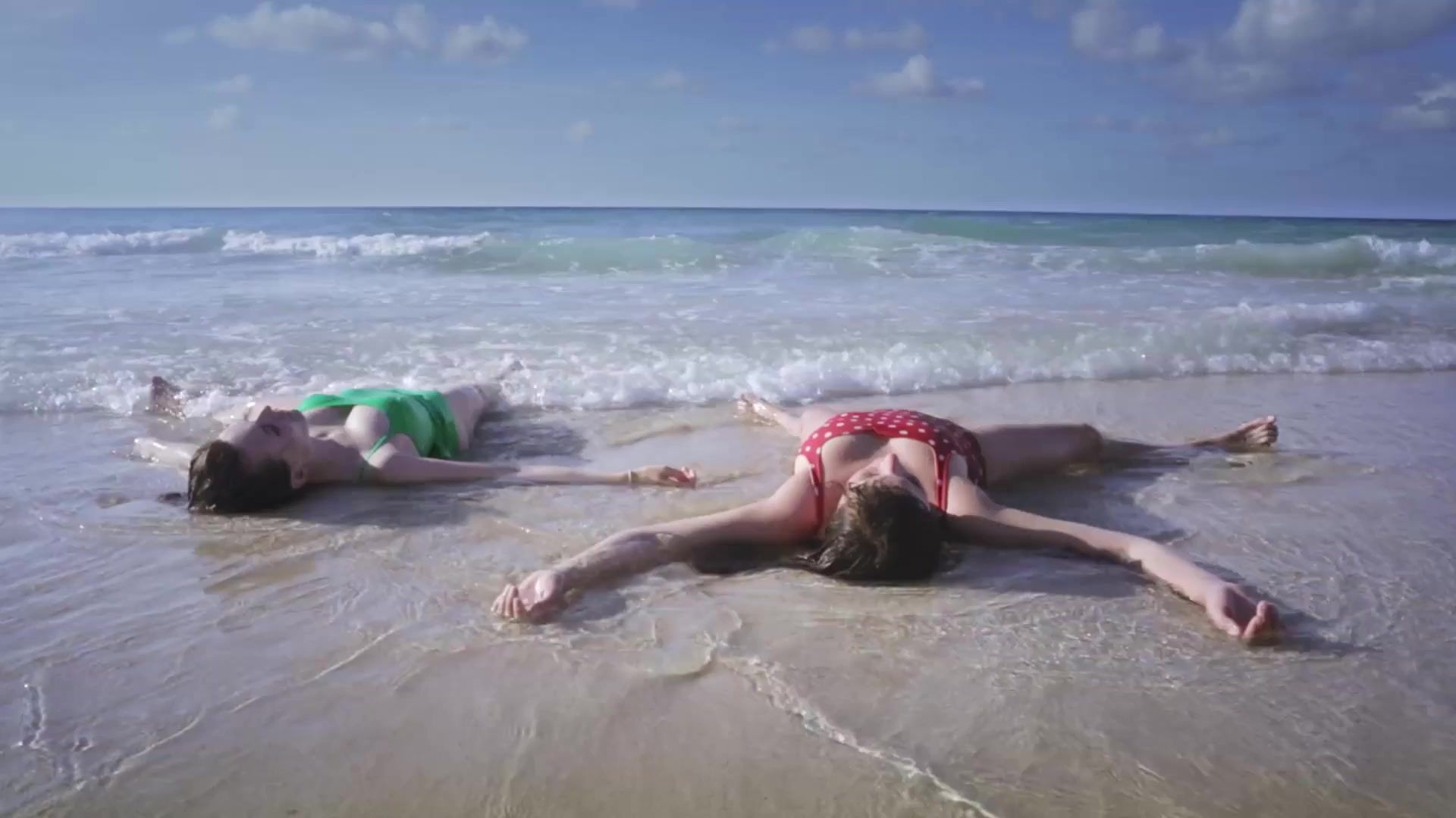 Bdsm Alexa-Jeanne Dube nude - Cuba merci, gracias (2019) Muscular