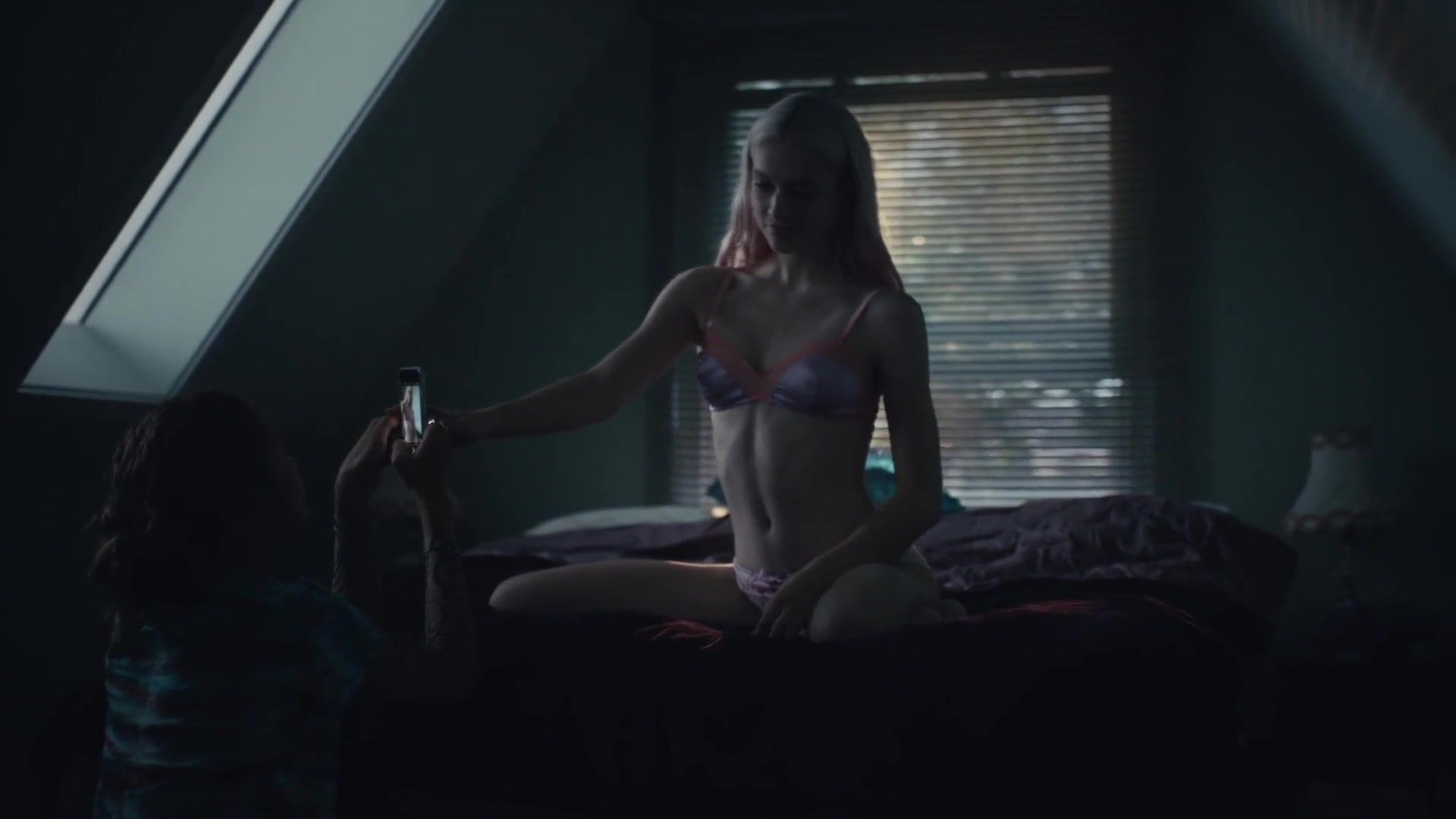 Ballbusting Barbie Ferreira, Hunter Schafer, Alexa Demie nude - Euphoria s01e03 (2019) Nasty Porn - 1