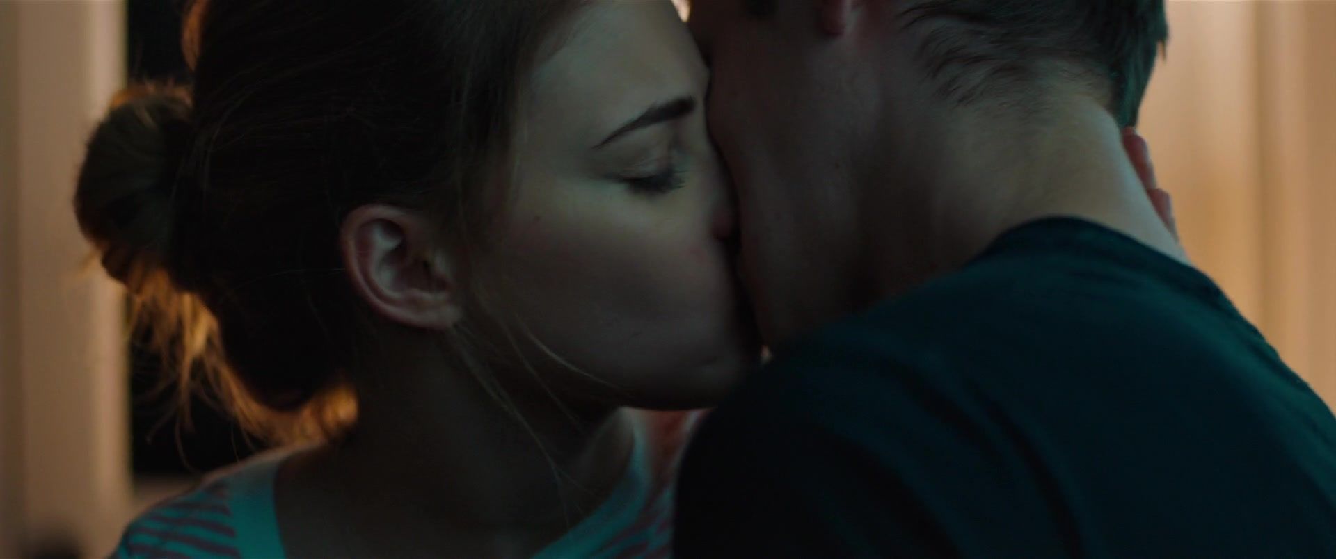 Gay Bus Josephine Langford nude - After (2019) HotMovs - 2