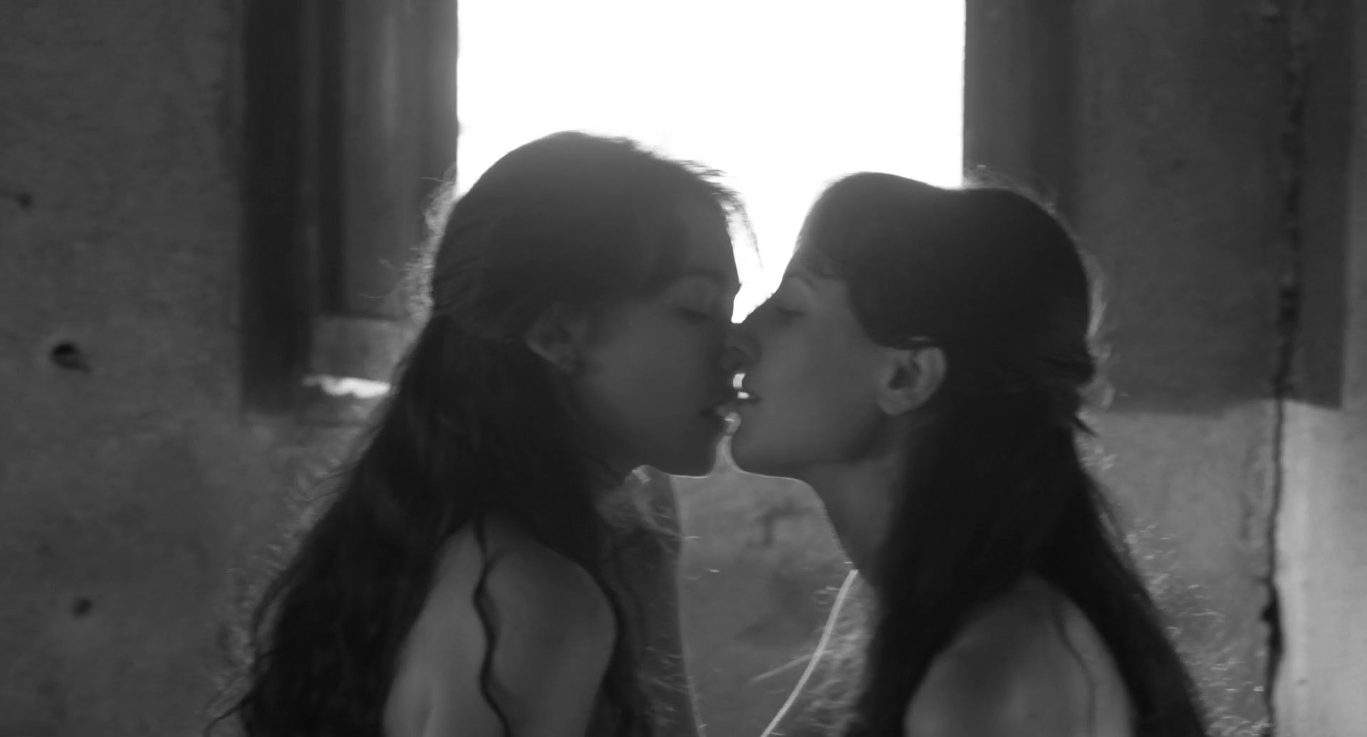 Girls Fucking Natalia de Molina, Greta Fernandez nude - Elisa y Marcela (2019) AdultFriendFinder - 1