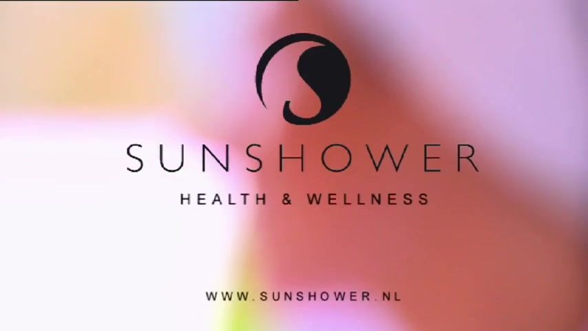T Girl Zonnen onder de douche met Sunshower bij Scheffer Badkamers in Zelhem. Bangla - 1