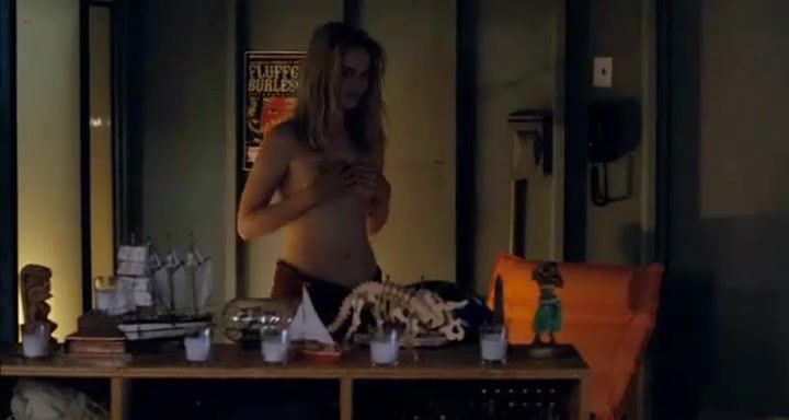 Blonde Small tits erotic video. The movie "Teeth". Nude actress Jess Weixler Deflowered - 1