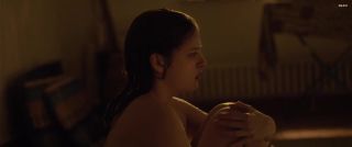 Foot Nude Topless scenes | Actresses: Jella Haase and Marie-Lou Sellem | The film "Looping" | Released in 2016 Gozando
