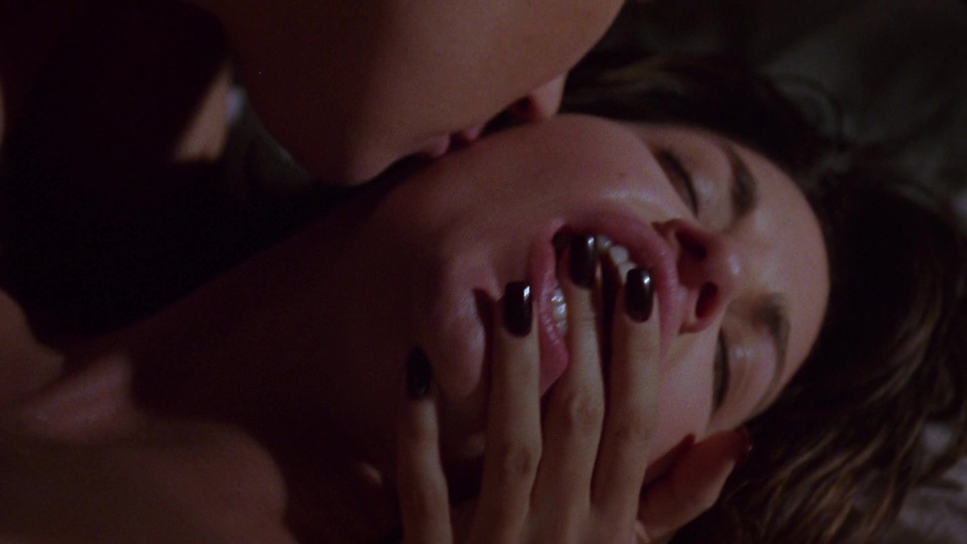 Fuck Hard Lesbian Scene with Jennifer Tilly, Gina Gershon - Bound (1996) Sfm