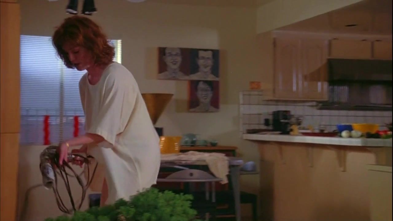 Strange Bush scene with Sexy Julianne Moore - Short Cuts (1993) Cream - 2