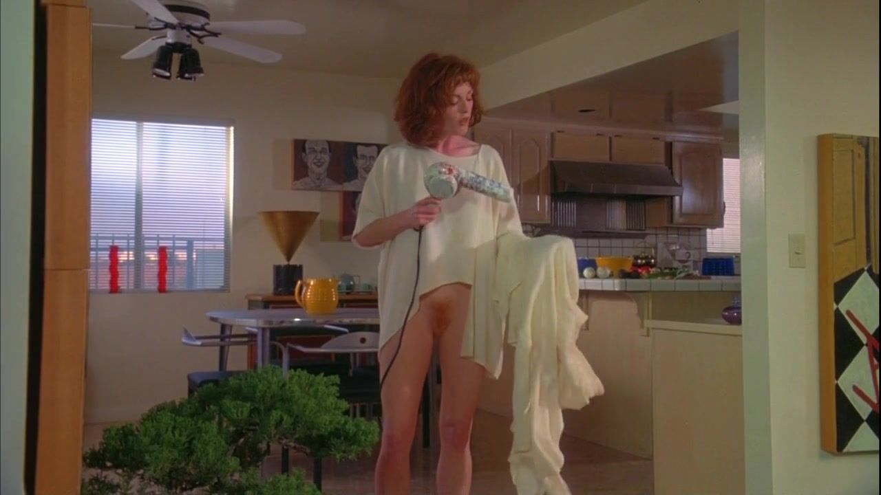 Chile Bush scene with Sexy Julianne Moore - Short Cuts (1993) Amatur Porn - 1