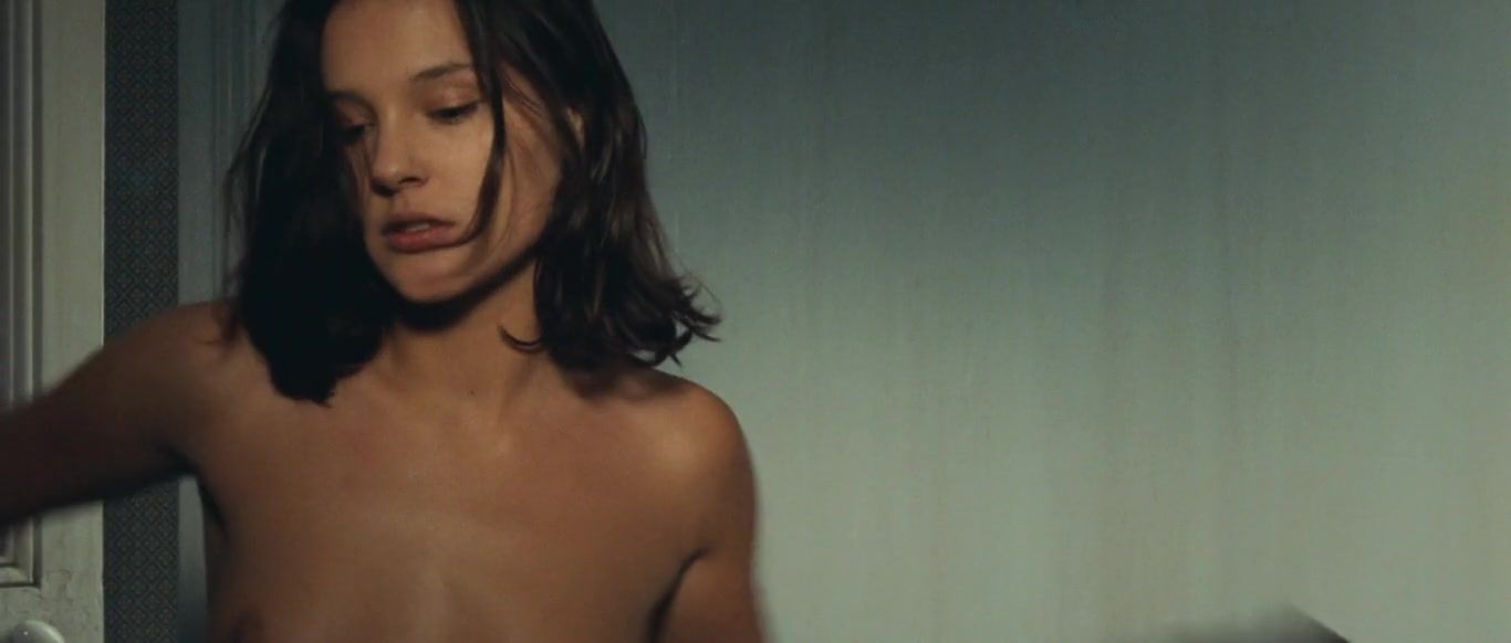 Rubdown Topless Virginie Ledoyen - Heroines (1997) Safari
