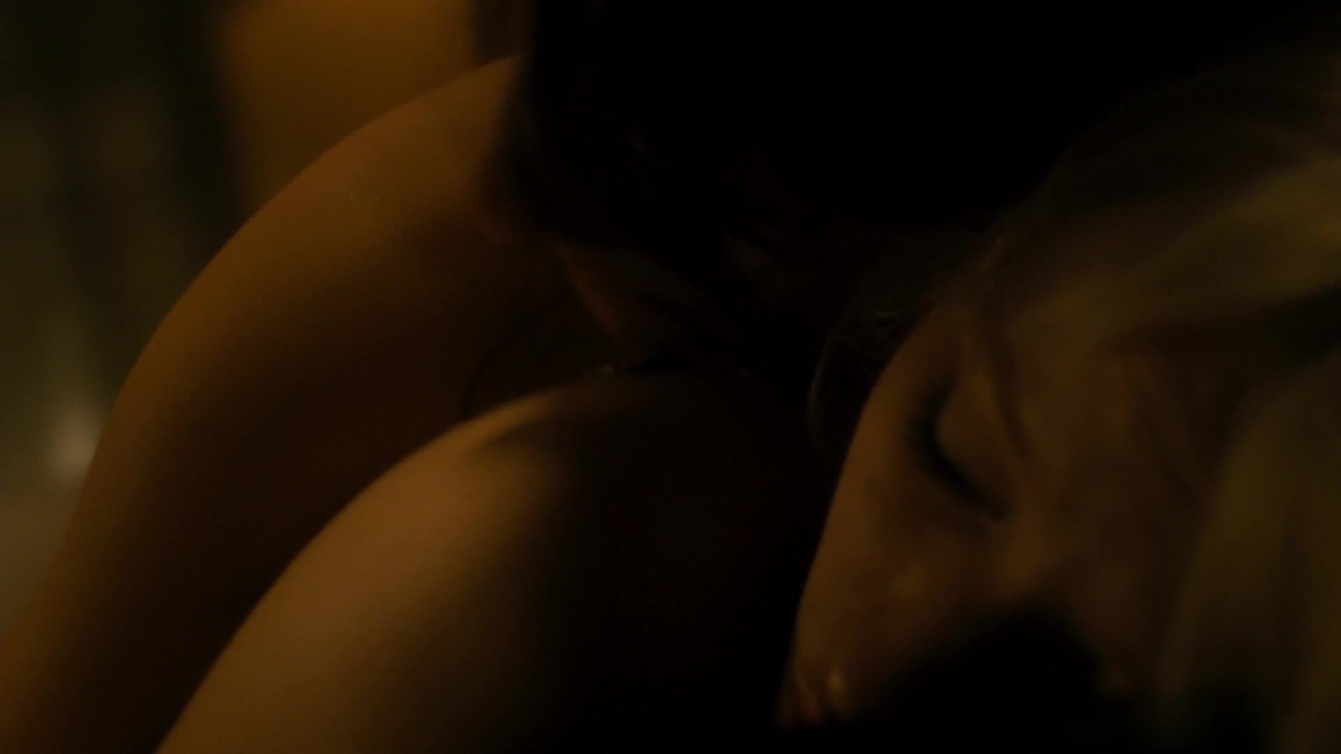 Pica Celebs Nude Emily Browning - Plush (2013) Supermen - 2
