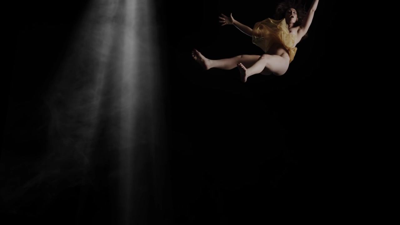 Exhibition Naked Adrienne Mora flies scene - Reimagining Gentileschi’s Danae (2016) Pool