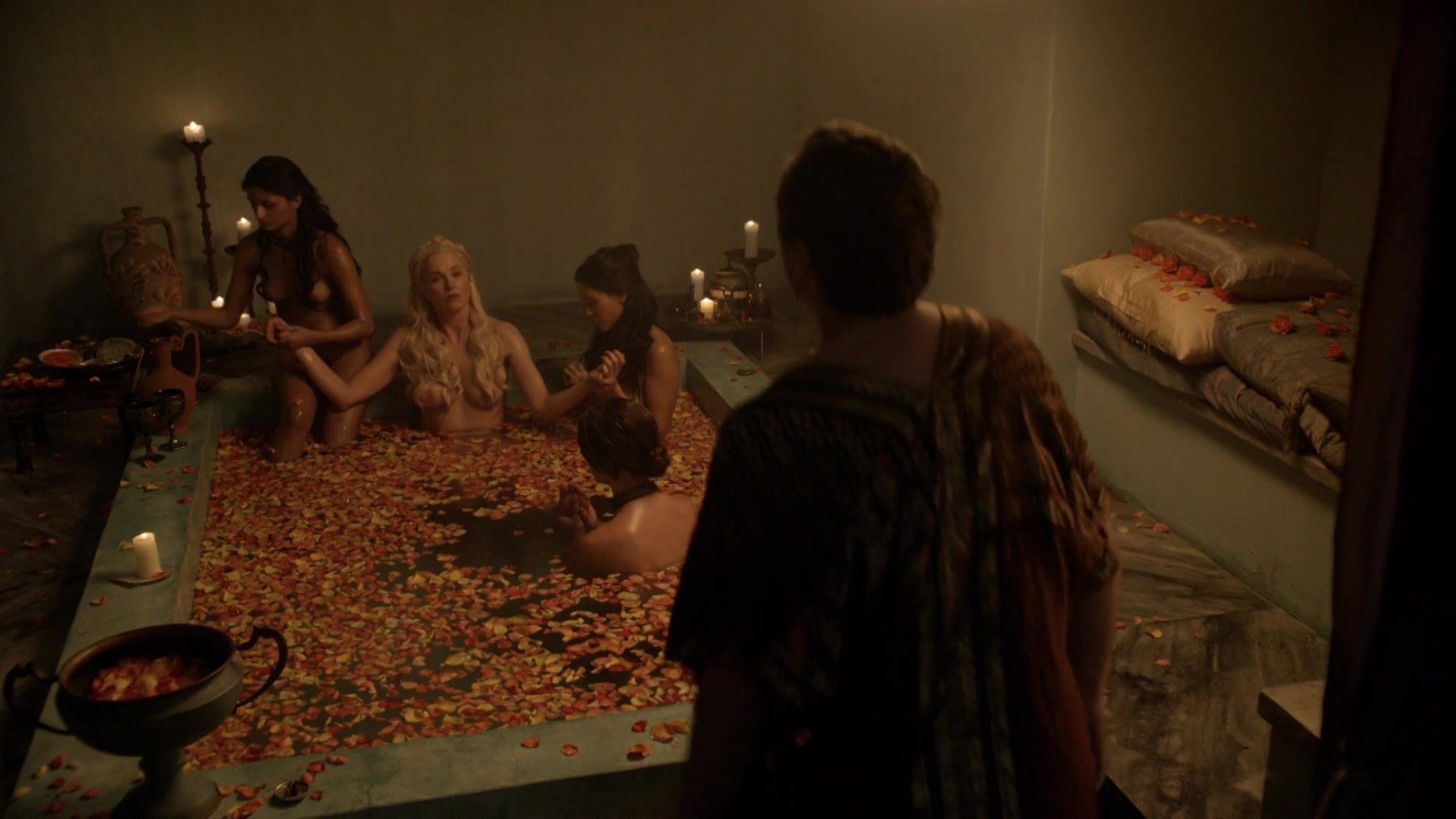 Belly Topless Lucy Lawless, Lesley-Ann Brandt - Spartacus Blood and Sand s01e06 (2010) Facial