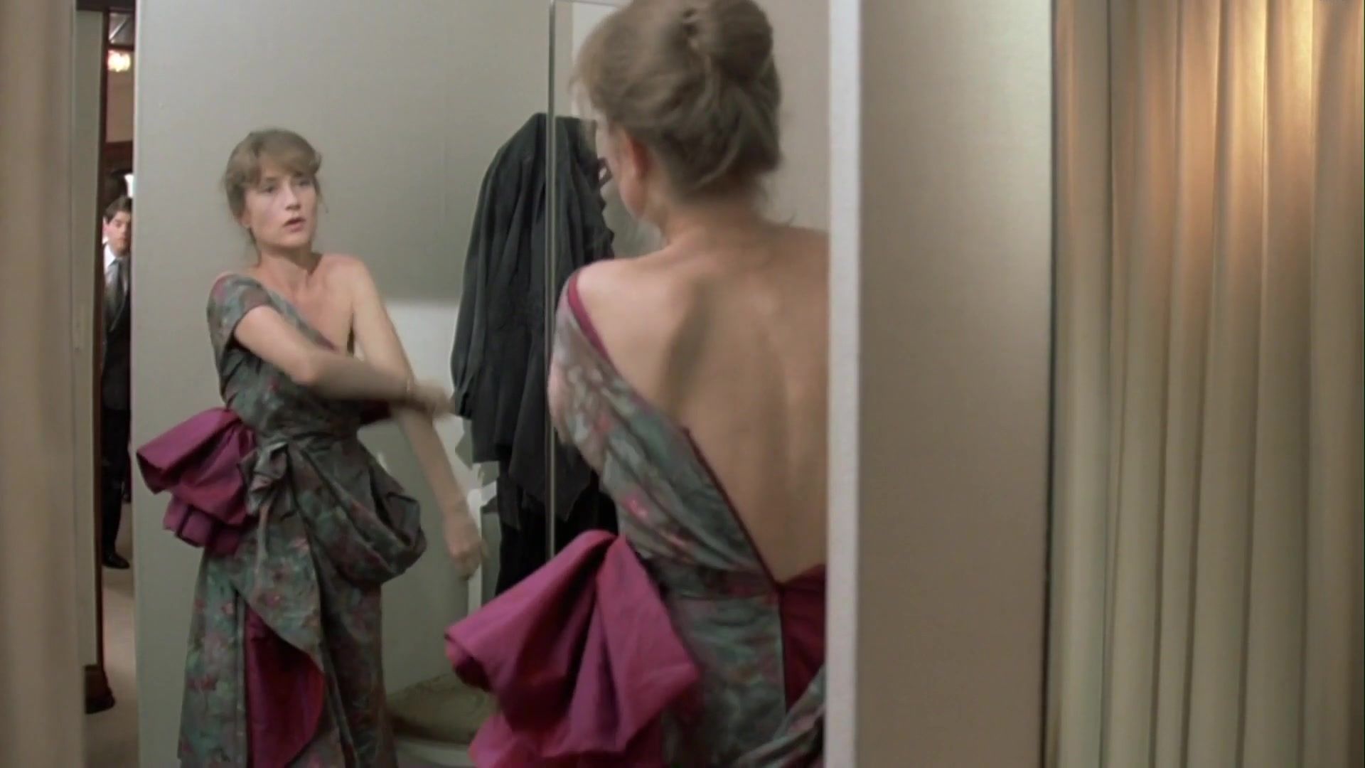 Oil Sex Celebs Isabelle Huppert, Stef Sachwein, Michaela Fabrick nude movie - Malina (1991) Bedroom