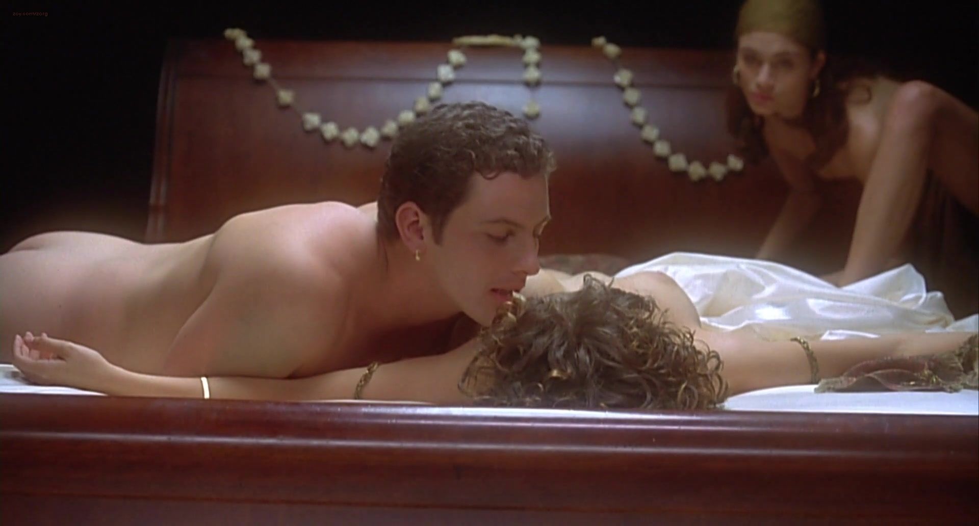SoloPorn Topless Alyssa Milano in Celebs Sex Video  - Embrace Of The Vampire FantasyHD - 1