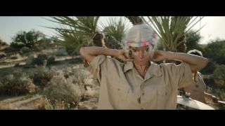 Prostituta Outdoor Nude Scenes - Peaches Uncut (explicit) version music video Peaches - Rub Blows