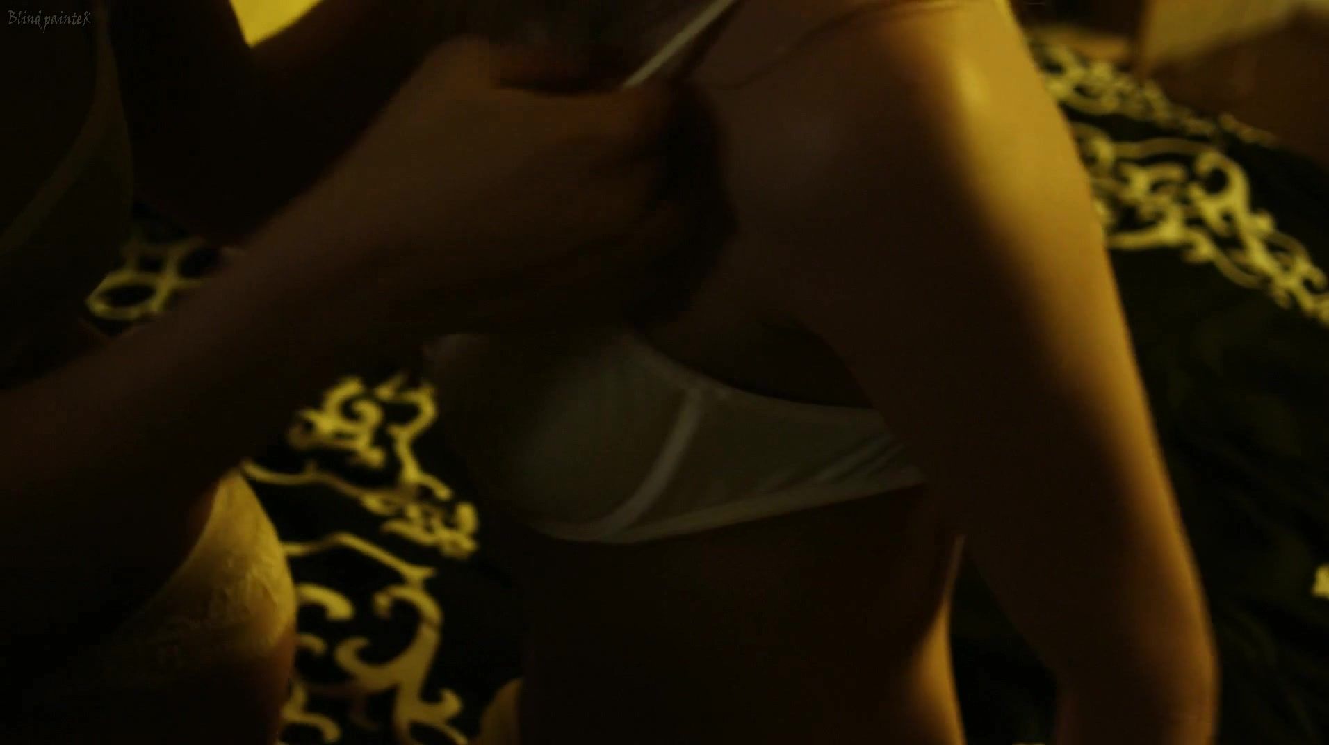 Perfect Pussy Naked Chelsey Reist & Sharon Hinnendael - Embrace of the Vampire (2013) ViperGirls