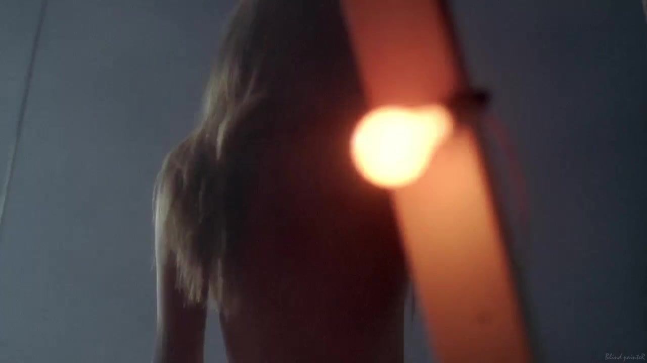 Massage Creep Naked Hanna Hall - Happiness Runs(2010) Foursome
