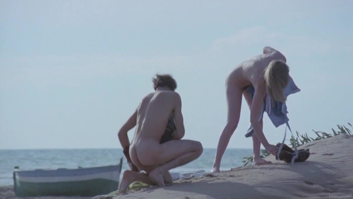 Masturbation Naked Laura Premica nude - Mad Foxes (1981) Badoo