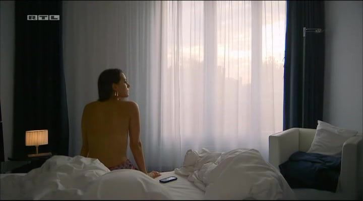 Porno Naked Janina Uhse - GZSZ E5920 (2016) (Sex, Bare Back) Tittyfuck