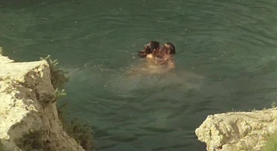 JustJared Naked Phoebe Cates Paradise (1982) Ano - 1