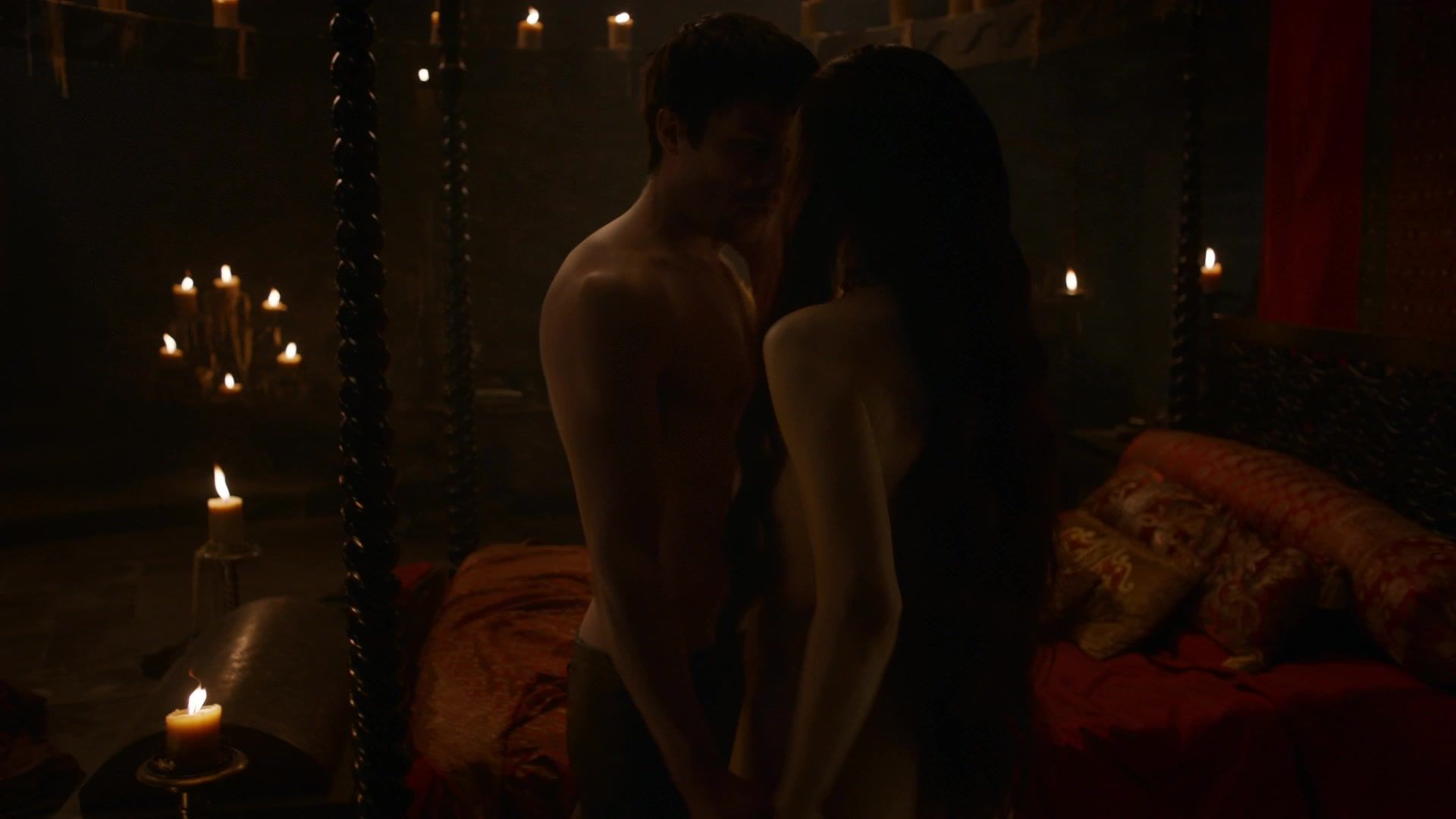 Spit Naked Carice Van Houten - GAME OF THRONES (S03 E08) Buttfucking