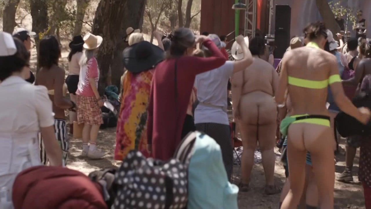 Tattooed Nudity TV shows Amy Landecker, Gaby Hoffmann - Transparent S02E07-10 (2015) Loira - 1
