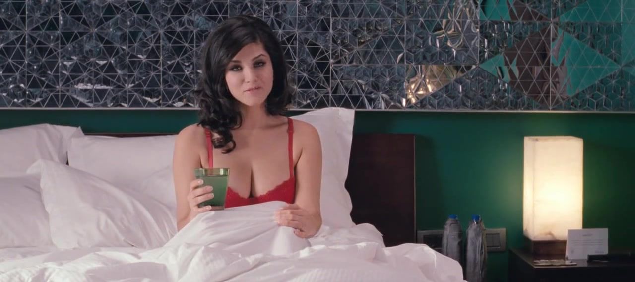 Latinas Hot scene naked Sunny Leone - Jism(2012) Perfect Pussy