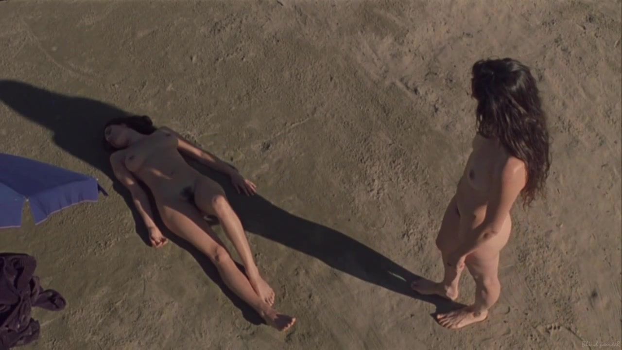 Chichona Outdoor nude scene Luisa Ranieri, Regina Nemmi - Eros Perfect Butt