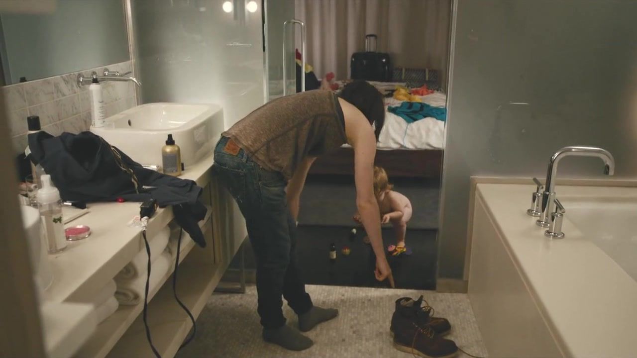CrazyShit Underwear and nude scene | Ellen Page, Tammy Blanchard, Allison Janney - Tallulah (2016) Cogida - 1