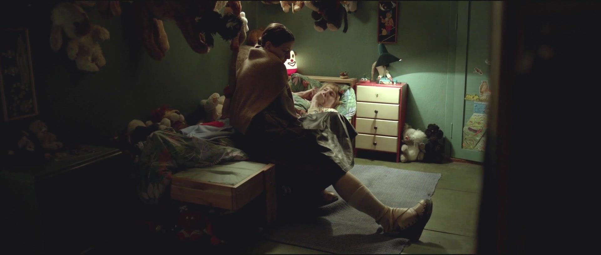 Gay Doctor Topless nude scene Oona von Maydell nackte - Der Bunker (2015) Soles