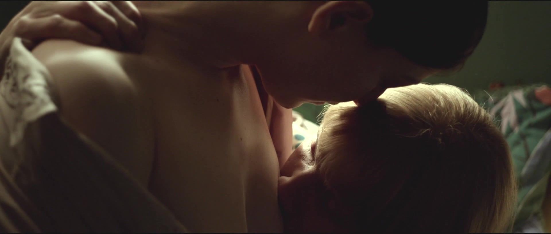 Camdolls Topless nude scene Oona von Maydell nackte - Der Bunker (2015) Making Love Porn