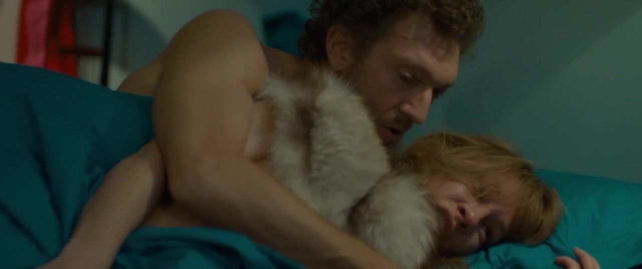 Pissing Celebs sex scene | Emmanuelle Bercot, Chrystele Saint Louis Augustin -  My King (2015) Gay Smoking - 1