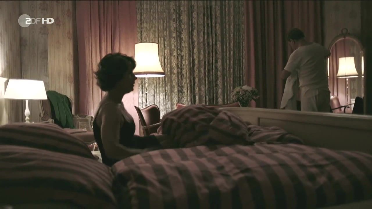 Blowjobs Nude Celebs video: Sonja Gerhardt nackt | The Film "Ku'damm 56" LovNymph - 1