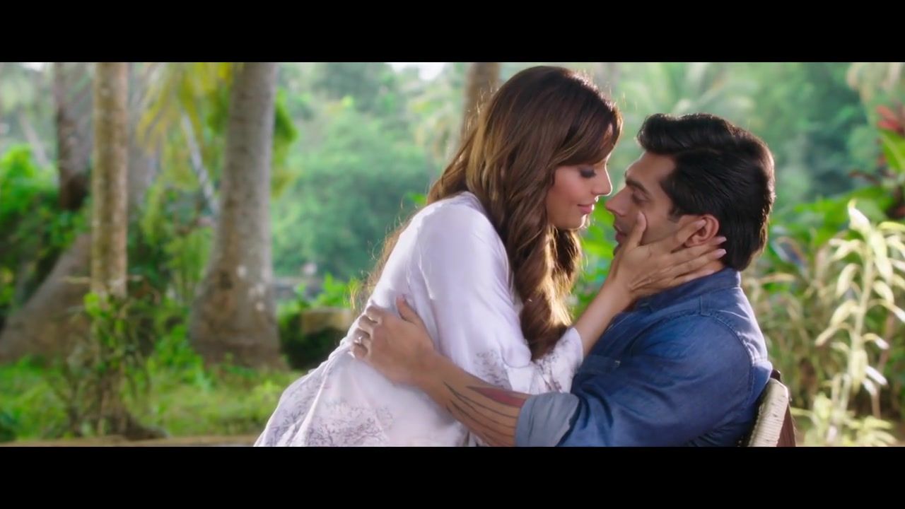 PhoneMates Hot video of Bipasha Basu - Hot Kissing Scene AdFly