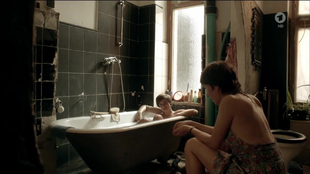 Busty Sex Scene of Movies | Julia Koschitz, Lena Lauzemis nude - Unsichtbare Jahre (2015) Sexzam - 1