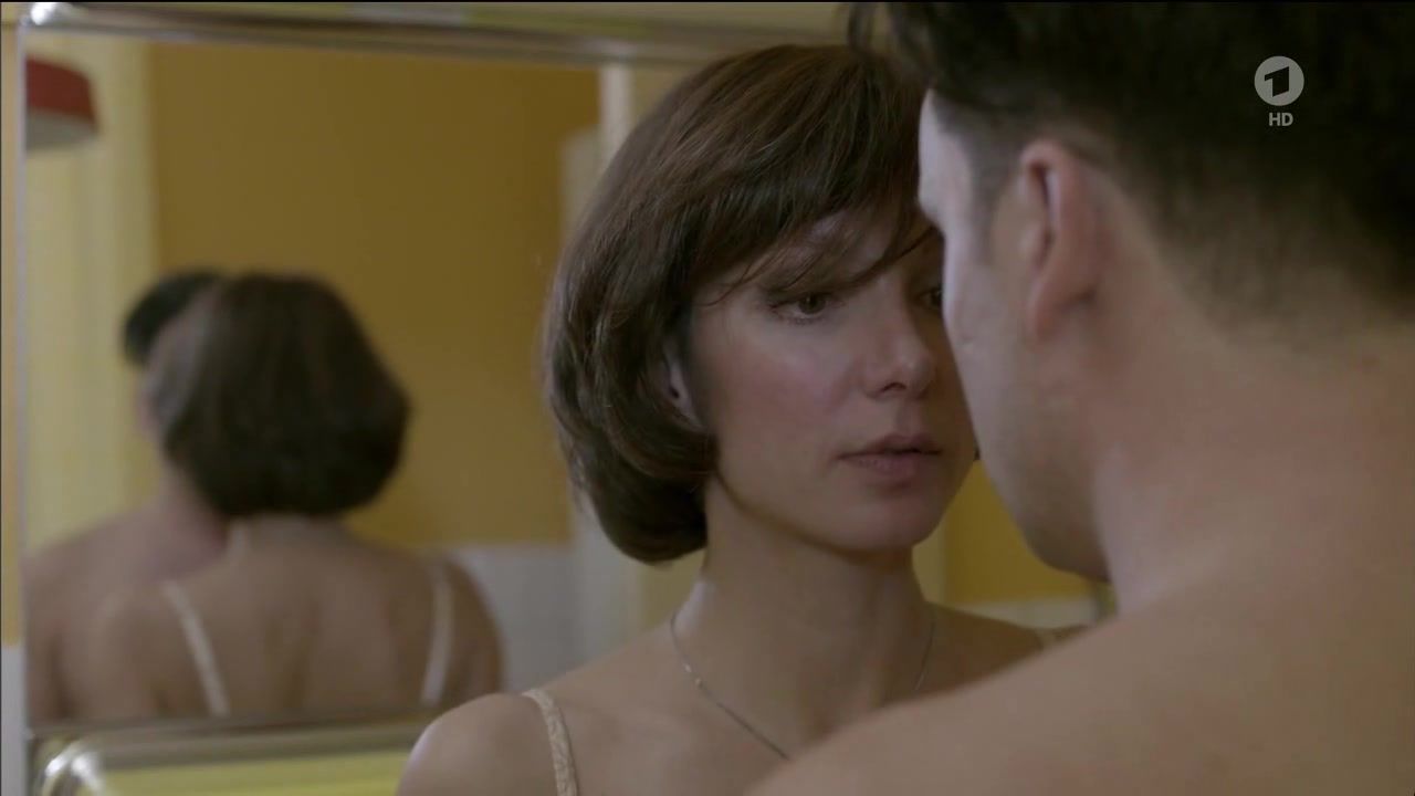 Feet Sex Scene of Movies | Julia Koschitz, Lena Lauzemis nude - Unsichtbare Jahre (2015) Dance