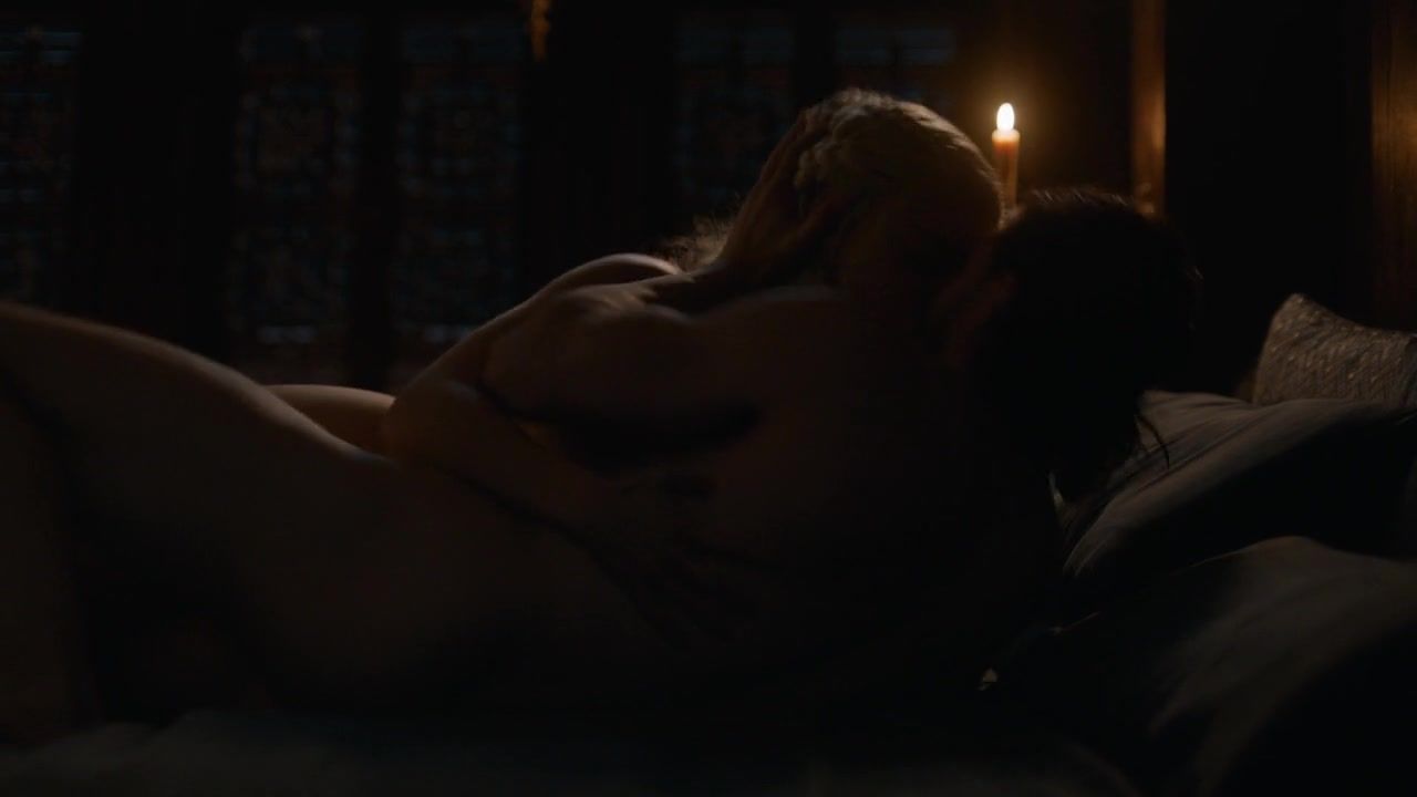 Dirty-Doctor Celebs Sex Scene | Emilia Clarke - Game of Thrones s07e07 (2017) FantasyHD - 1