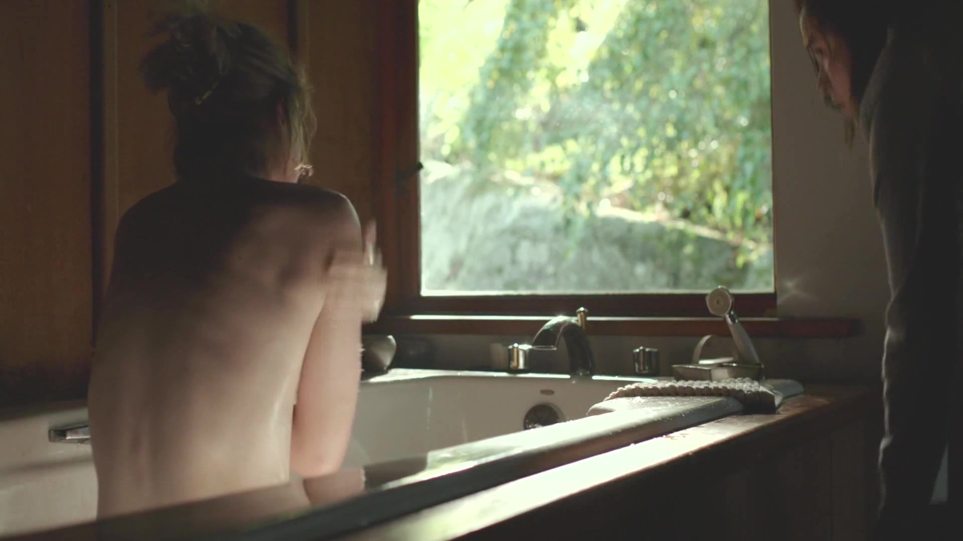 Spying Celebs nude scene | Ellen Page, Evan Rachel Wood - Into The Forest (2015) Old Young