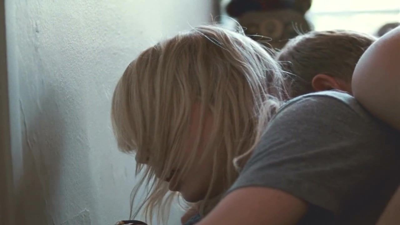 PlayVid Hot Hollywood scene | Naked Michelle Williams - Blue Valentine (2010) NXTComics
