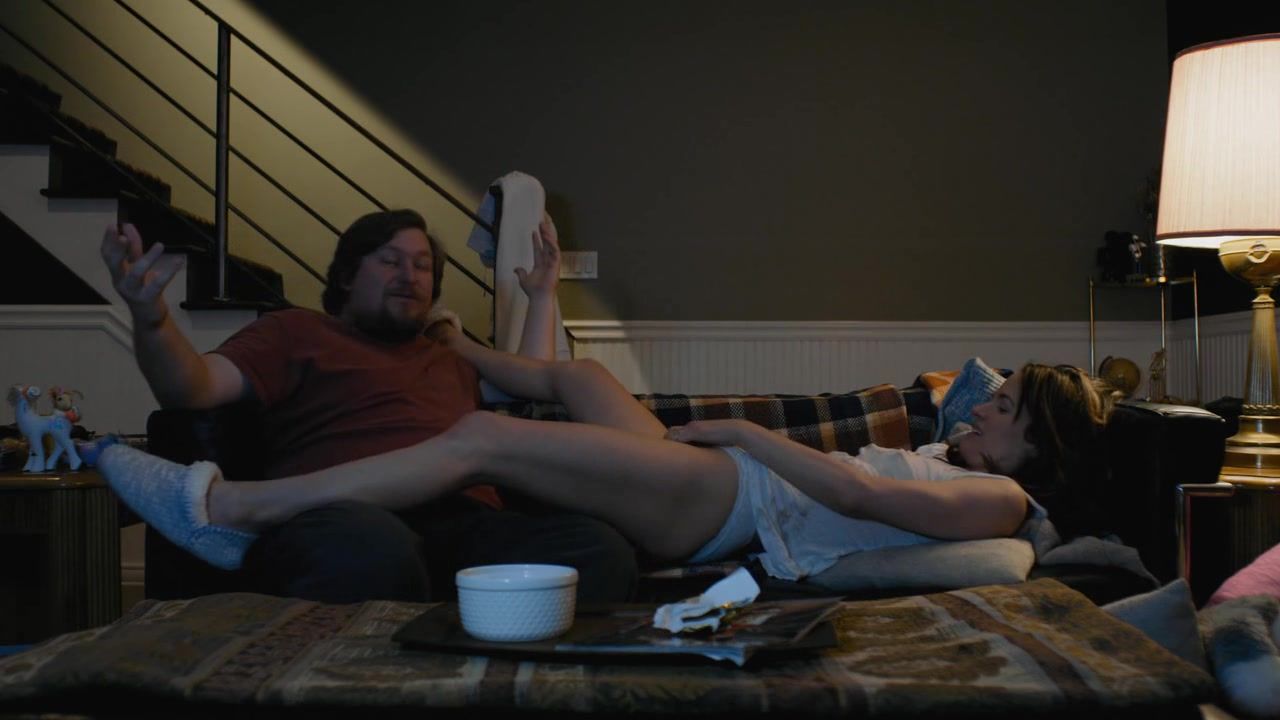 Masturbates Naked Elizabeth Rease - Easy S01E01 (2016) Femdom Clips