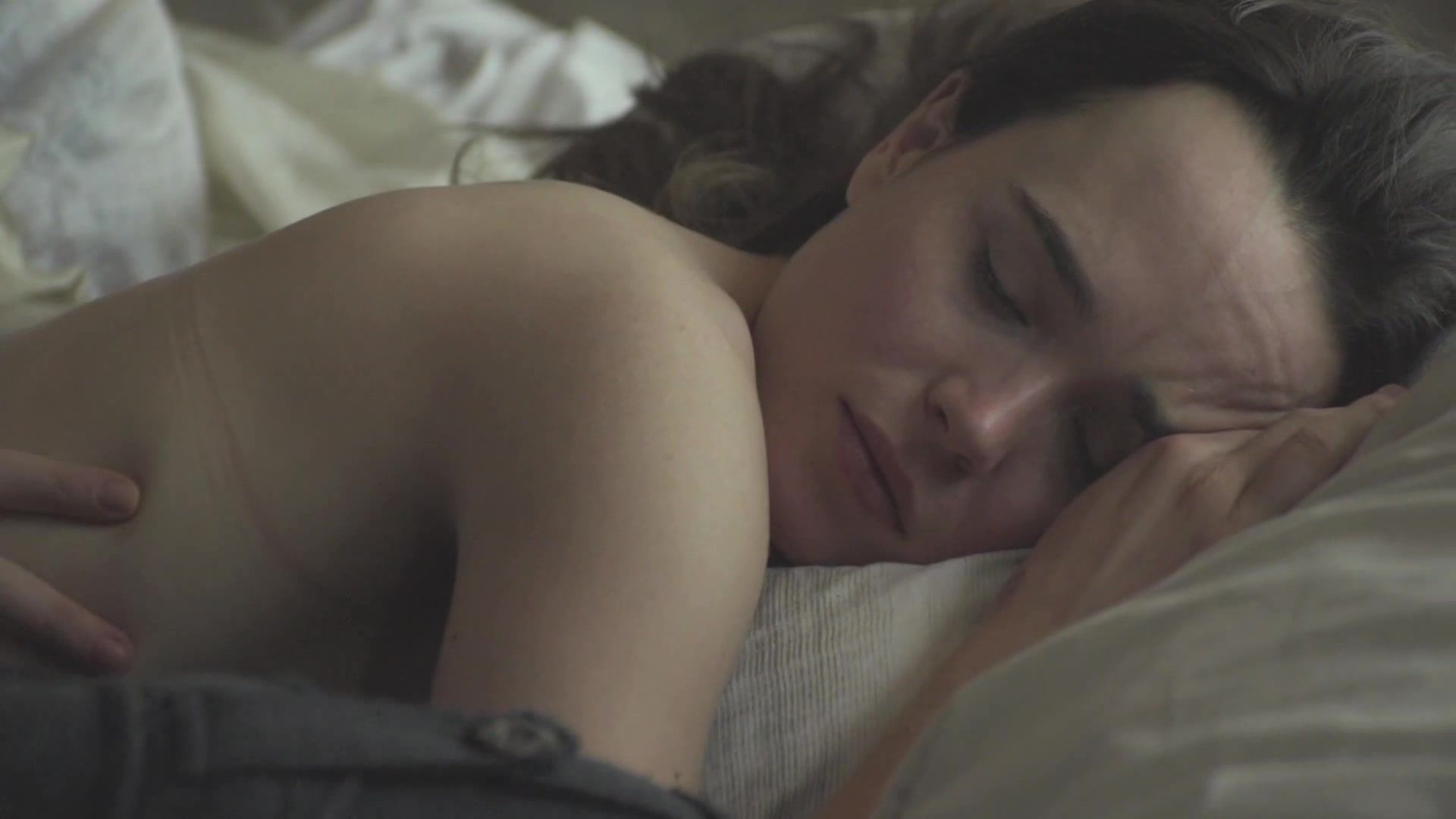 Small Tits Ellen Page, Evan Rachel Wood - Into The Forest (2015) (Sex, Topless) Euro - 1