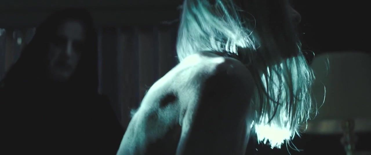 Motel Emma Watson - Regression (2015) HD (Sex, Tits, Ass) Jeune Mec - 1
