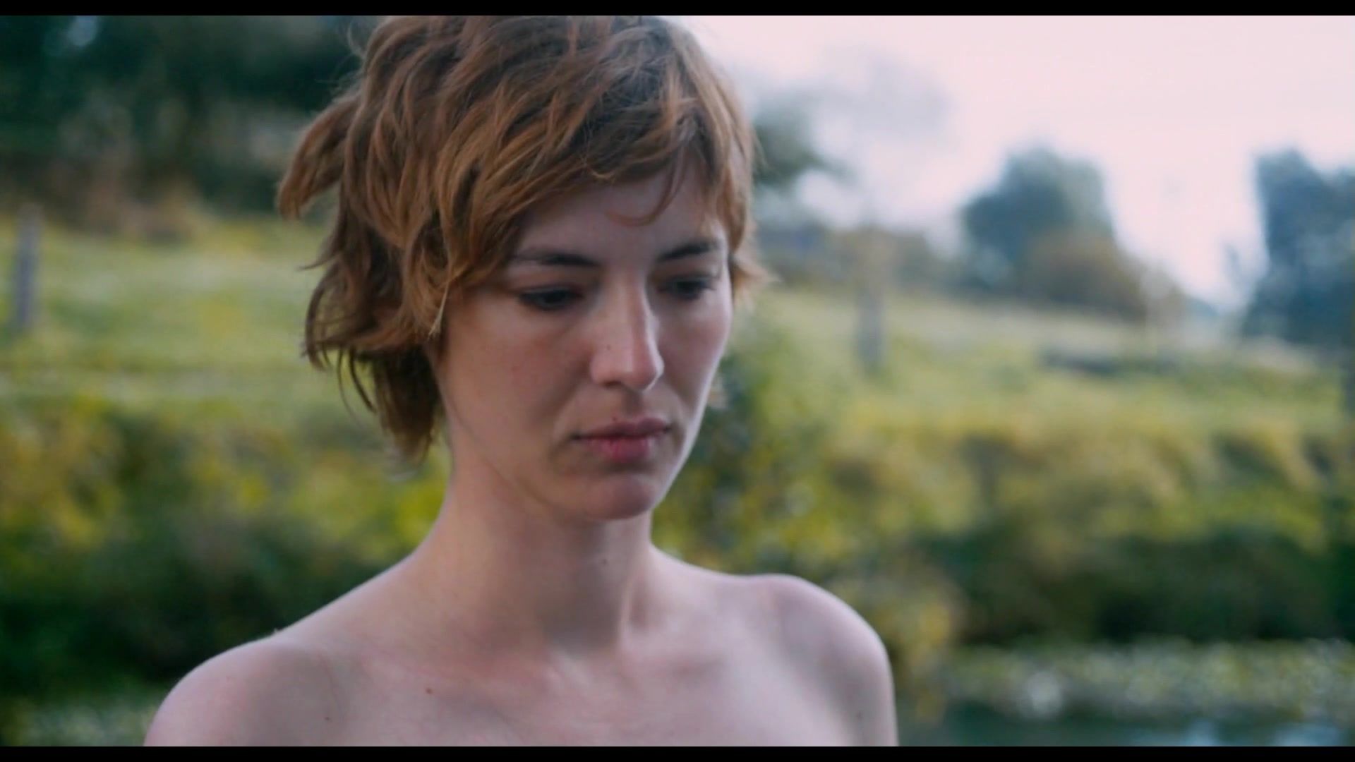 Twerk Full Frontal Louise Bourgoin nude – Je suis un soldat (2015) Sex - 1