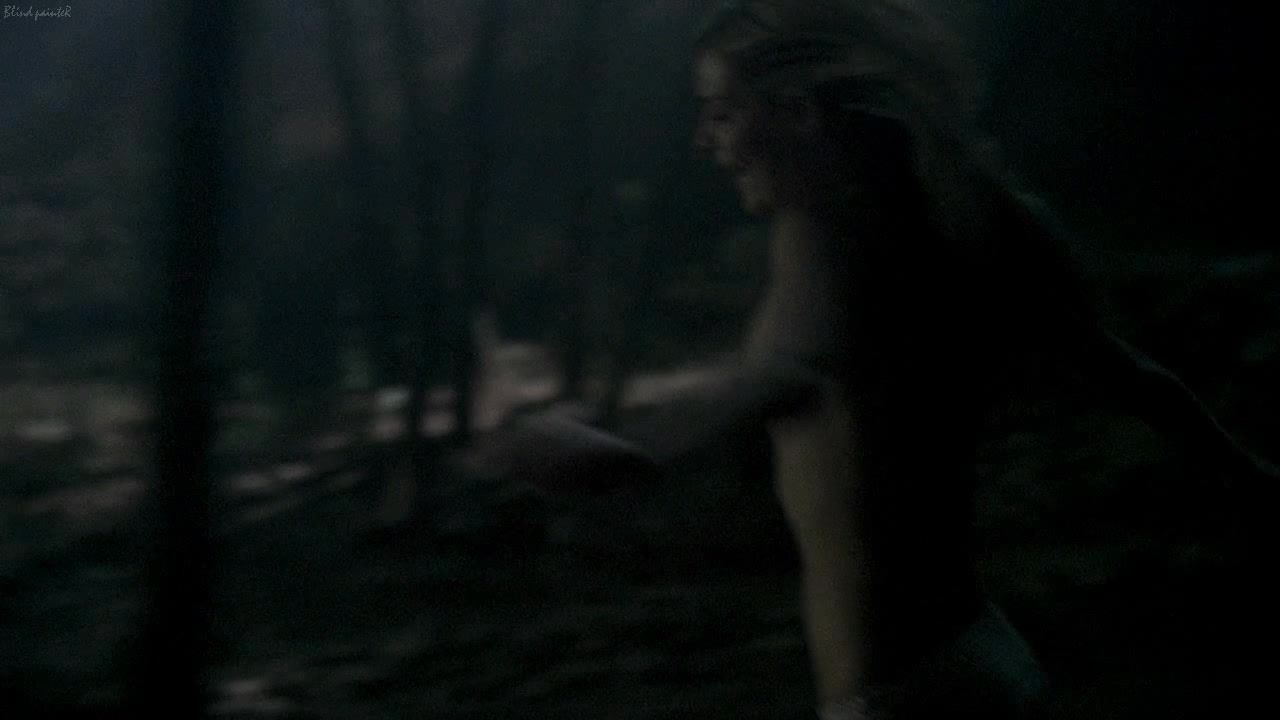 Moms Sex video Hanna Hall nude - Happiness Runs (2010) Riding