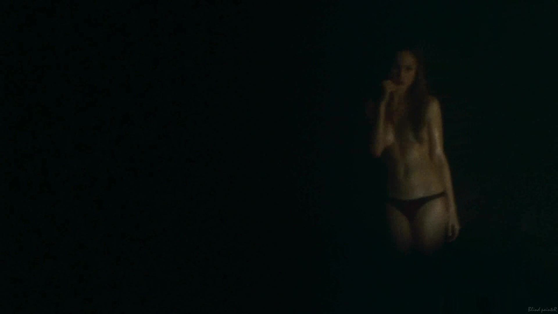 Solo Girl Sex video Brie Larson nude - Tanner Hall (2009) Novia - 1