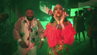 FreeLifetimeLatin... Sexy hot video Rihanna - Wild Thoughts (2017) Wav