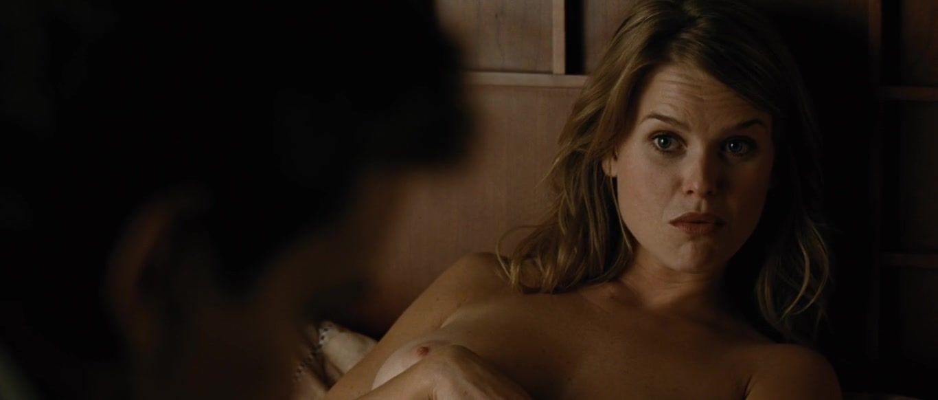 Tugging Alice Eve naked – Crossing Over (2009) Dykes - 1