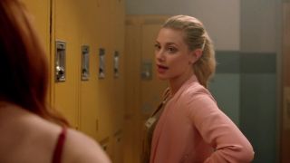 Gay Bondage Madelaine Petsch Hot - Riverdale s02e02 (2017) DancingBear