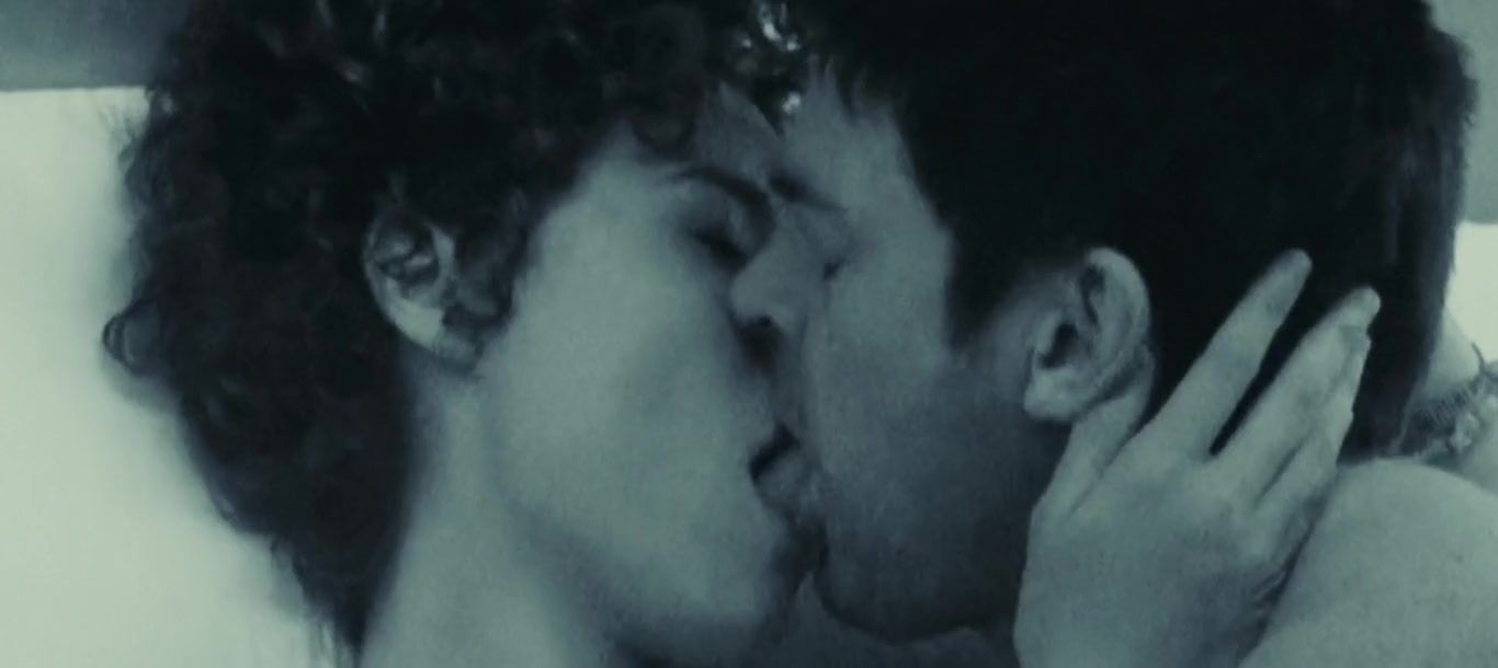 Spy Camera Rachael Taylor naked, Dora Madison Burge naked – The Loft (2014) Gay Kissing